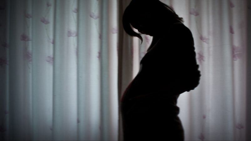 2017年湖南22岁女孩怀胎八月，突然查出艾滋病，丈夫全家连夜跑路